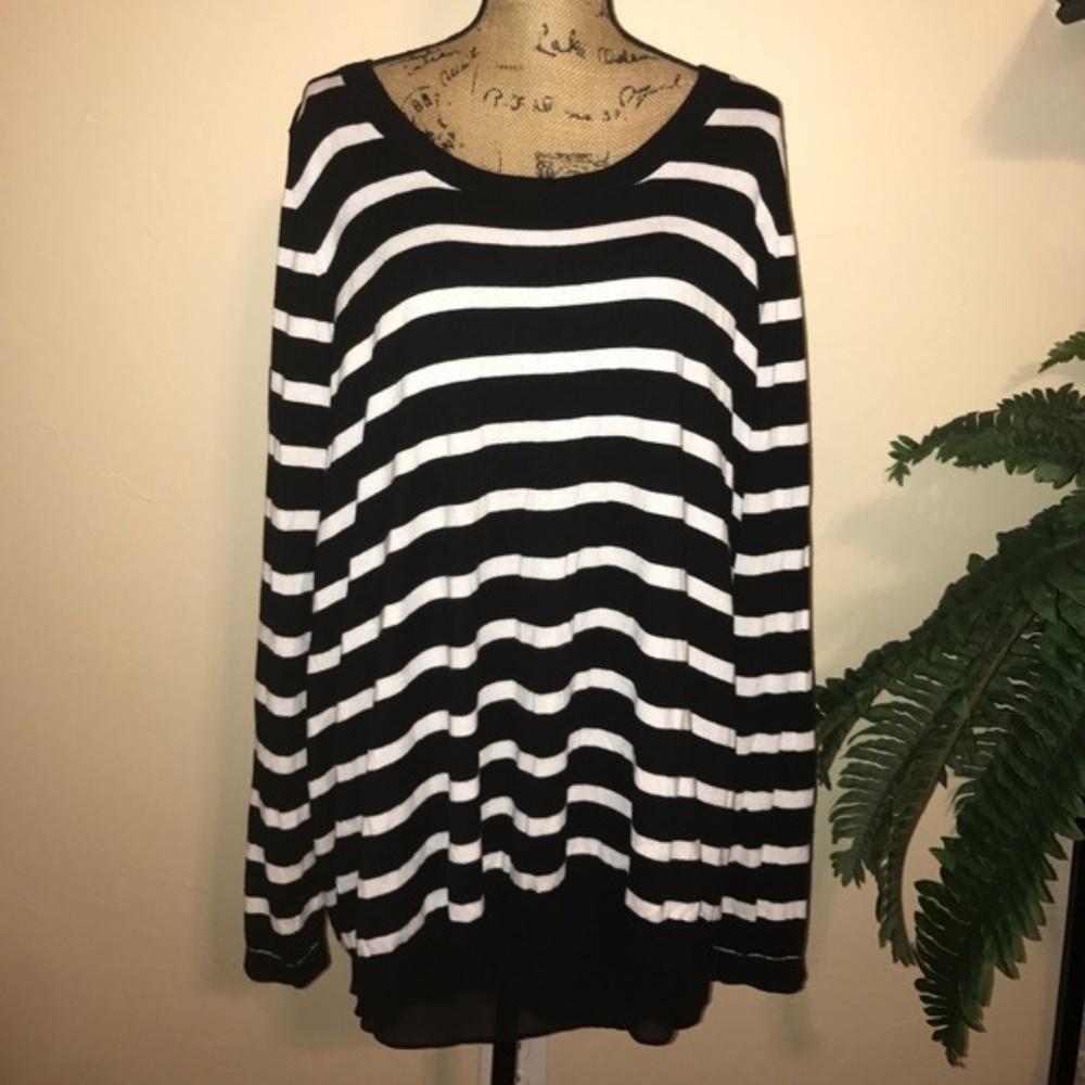 *Torrid* Crossed Back Top Black and White 4x